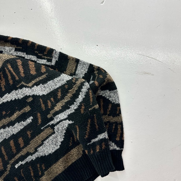 Womens Black and Brown Patterned Sweater - Picture 8 of 9